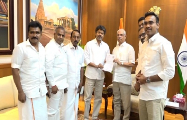தமிழகத்தில் குடியரசுத் தலைவர் ஆட்சி கோரி உச்சநீதிமன்றத்தில் மனுத் தாக்கல் தமிழகத்தில் குடியரசுத் தலைவர் ஆட்சி கோரி உச்சநீதிமன்றத்தில் மனுத் தாக்கல்