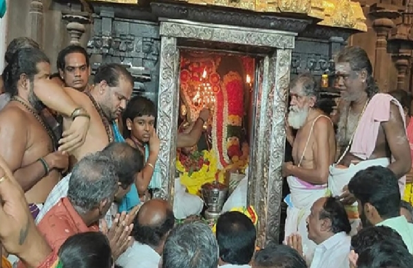 ஆலங்குடியில் குருபெயர்ச்சி விழா கோலாகலம்