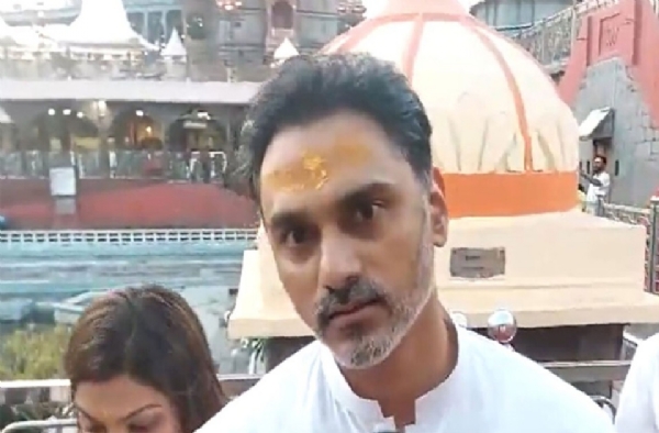 Maharashtra Minister Yogesh Kadam Offers Special Prayers at Maha Kaleshwar Temple