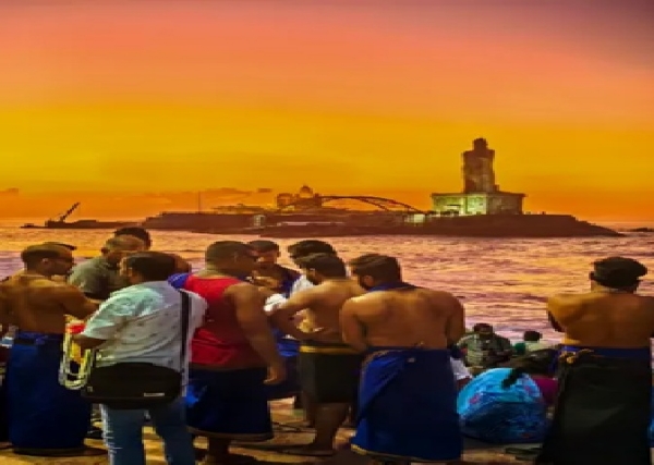 Tourists Flock to Kanyakumari Ahead of the Weekend