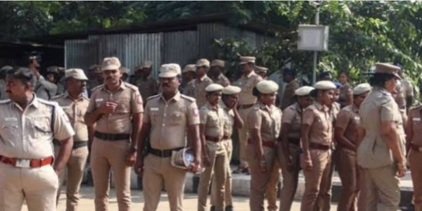 திருச்செங்கோட்டில் வாக்கு எண்ணிக்கையை முன்னிட்டு போலீஸ் அணிவகுப்பு