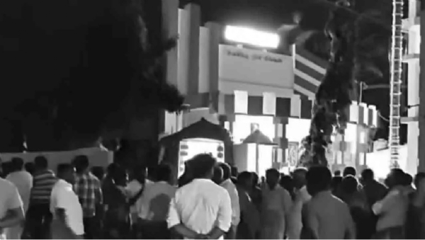 தென்காசி, நெல்லையில் அரிவாள் வெட்டு தாக்குதலில் 8 பேர் படுகாயம் - 4 பேர் கைது தென்காசி, நெல்லையில் அரிவாள் வெட்டு தாக்குதலில் 8 பேர் படுகாயம் - 4 பேர் கைது