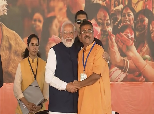 மேற்கு வங்கத்தின் முதல் பாஜக முதல்வராக சுவேந்து அதிகாரி பதவியேற்பு