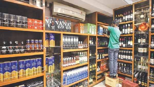 21 வயதுக்கு கீழ் மது விற்பனைக்கு தடை - மதுவிலக்கு துறையின் புதிய வழிகாட்டுதல்கள் வெளியீடு 21 வயதுக்கு கீழ் மது விற்பனைக்கு தடை - மதுவிலக்கு துறையின் புதிய வழிகாட்டுதல்கள் வெளியீடு