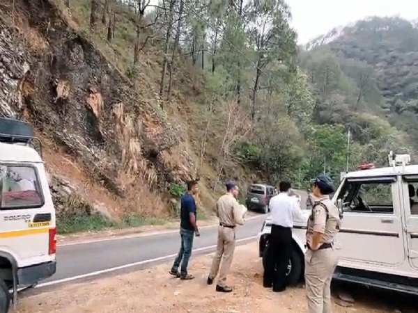 Verification of vehicle permits on the Kedarnath pilgrimage route Verification of vehicle permits on the Kedarnath pilgrimage route