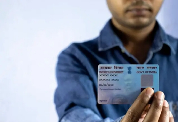 சிபிஐ உள்ளிட்ட 10-க்கும் மேற்பட்ட போலி அடையாள அட்டைகளுடன் இளைஞர் கைது சிபிஐ உள்ளிட்ட 10-க்கும் மேற்பட்ட போலி அடையாள அட்டைகளுடன் இளைஞர் கைது