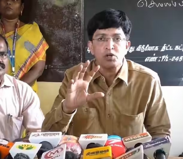 திருவள்ளூர் துணை மின் நிலையத்தில் மின்வாரிய தலைவர் ராதாகிருஷ்ணன் திடீர் ஆய்வு திருவள்ளூர் துணை மின் நிலையத்தில் மின்வாரிய தலைவர் ராதாகிருஷ்ணன் திடீர் ஆய்வு