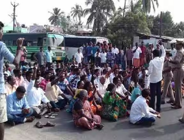 villagers stage road blockade near Krishnagiri villagers stage road blockade near Krishnagiri