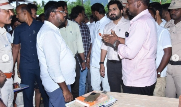 தென்காசி மாவட்ட பொறுப்பு அமைச்சர் புளியரை சோதனைச்சாவடியில் திடீர் ஆய்வு