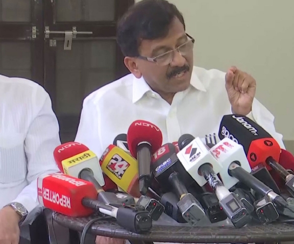 Shiv Sena MP Sanjay Raut clarifies remarks made against MPs Shiv Sena MP Sanjay Raut clarifies remarks made against MPs