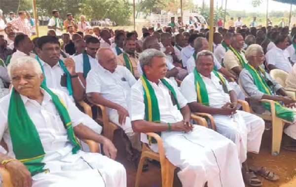 பயிர் கடன்களை முழுமையாக ரத்து செய்ய வலியுறுத்தி தேனியில் விவசாயிகள் தொடர் உண்ணாவிரதம்