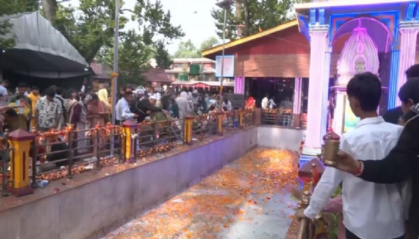 Thousands of devotees offer prayers at the Mata Kheer Bhavani Temple in Ganderbal Thousands of devotees offer prayers at the Mata Kheer Bhavani Temple in Ganderbal