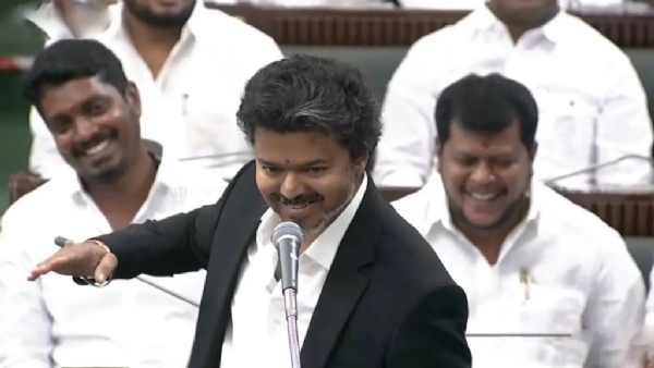 இணையத்தில் வைரலாகும் முதல்வர் விஜய்யின் சைகை