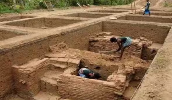 கீழடியில் 11-ஆம் கட்ட அகழாய்வு - தமிழகத்தின் மிகப்பெரிய 32 அடுக்கு உறைகிணறு கண்டுபிடிப்பு