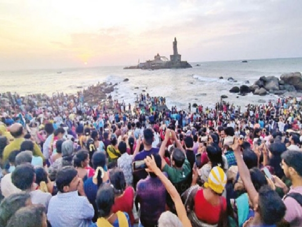 வார விடுமுறையை முன்னிட்டு கன்னியாகுமரியில் சுற்றுலா பயணிகளின் வருகை அதிகரிப்பு