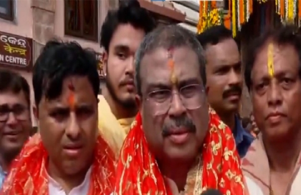 Union Minister Dharmendra Pradhan offers prayers at the Puri Jagannath Temple