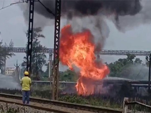 Massive fire at Haldia Petrochemicals pipeline