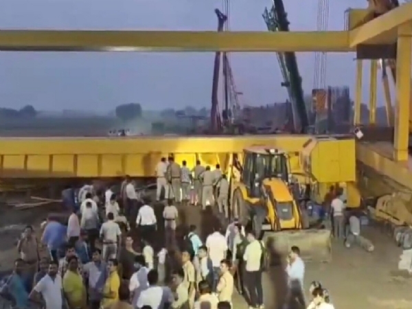 ஹரியானாவில் விமான நிலைய மேம்பால கட்டுமானப் பணியில் கிரேன் கவிழ்ந்து விபத்து - 3 பேர் பலி, ஒருவர் படுகாயம்
