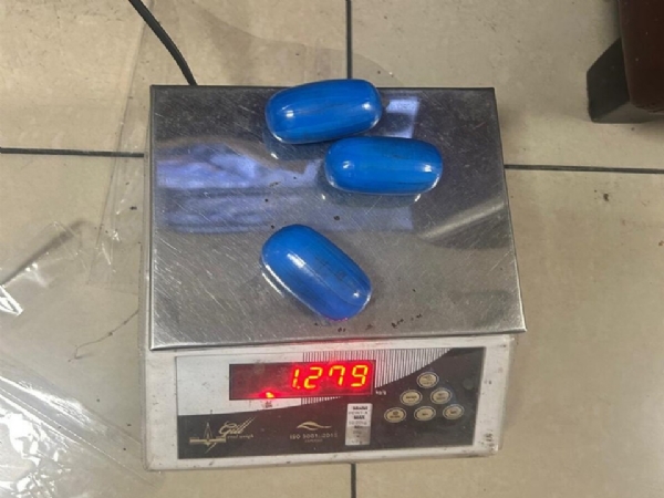 Gold worth ₹5 crore seized at Mumbai airport; 7 arrested Gold worth ₹5 crore seized at Mumbai airport; 7 arrested