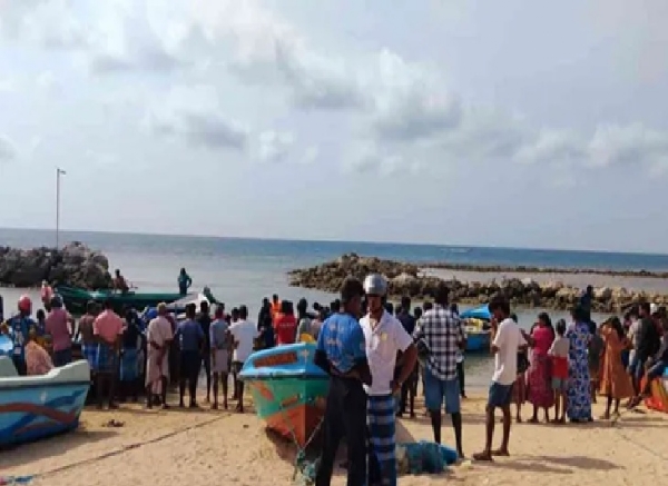 கடலூரில் கடலில் மாயமான மூன்று மீனவர்கள் ஐந்து நாட்களுக்குப் பின் உயிருடன் மீட்பு கடலூரில் கடலில் மாயமான மூன்று மீனவர்கள் ஐந்து நாட்களுக்குப் பின் உயிருடன் மீட்பு