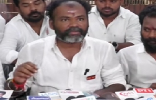 மதுரை மாட்டுத்தாவணி பேருந்து நிலையத்தில் த.வெ.க எம்.எல்.ஏ கல்லாணை திடீர் ஆய்வு மதுரை மாட்டுத்தாவணி பேருந்து நிலையத்தில் த.வெ.க எம்.எல்.ஏ கல்லாணை திடீர் ஆய்வு