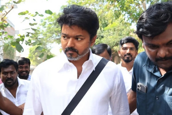 கரூர் த.வெ.க நிகழ்வில் பாஸ் வழங்கியும் ஊடகங்களுக்கு அனுமதி மறுப்பு கரூர் த.வெ.க நிகழ்வில் பாஸ் வழங்கியும் ஊடகங்களுக்கு அனுமதி மறுப்பு