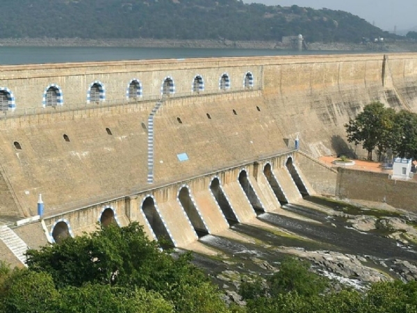 Continuous drop in Mettur Dam water level Continuous drop in Mettur Dam water level