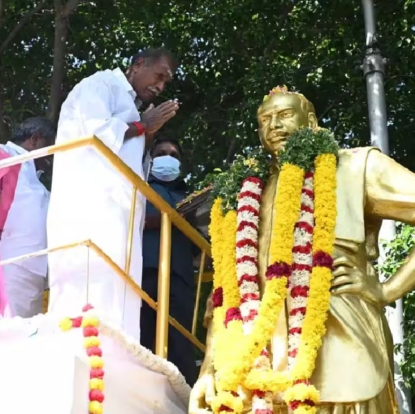 புதுச்சேரியில் காமராஜர் பிறந்தநாள் விழா - துணைநிலை ஆளுநர், முதலமைச்சர் மாலை அணிவித்து மரியாதை புதுச்சேரியில் காமராஜர் பிறந்தநாள் விழா - துணைநிலை ஆளுநர், முதலமைச்சர் மாலை அணிவித்து மரியாதை