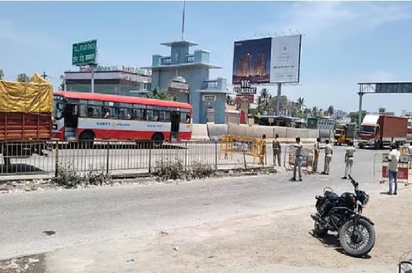 மேகதாது அணை விவகாரம் எதிரொலி - ஓசூர் எல்லையில் தமிழக பேருந்துகள் நிறுத்தம் மேகதாது அணை விவகாரம் எதிரொலி - ஓசூர் எல்லையில் தமிழக பேருந்துகள் நிறுத்தம்