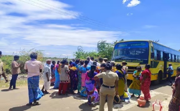 Villagers stage road blockade Villagers stage road blockade