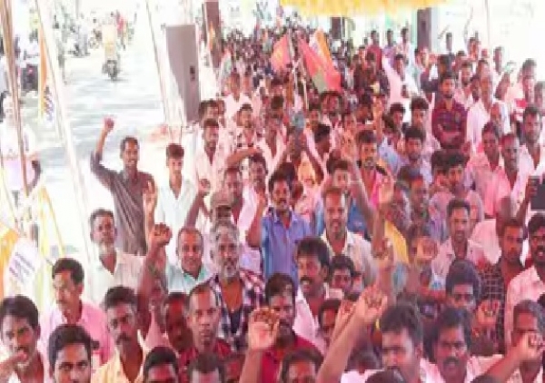 பணி நிரந்தரம் கோரி வடசென்னை அனல் மின் நிலைய ஒப்பந்த தொழிலாளர்கள் வேலைநிறுத்தப் போராட்டம் பணி நிரந்தரம் கோரி வடசென்னை அனல் மின் நிலைய ஒப்பந்த தொழிலாளர்கள் வேலைநிறுத்தப் போராட்டம்