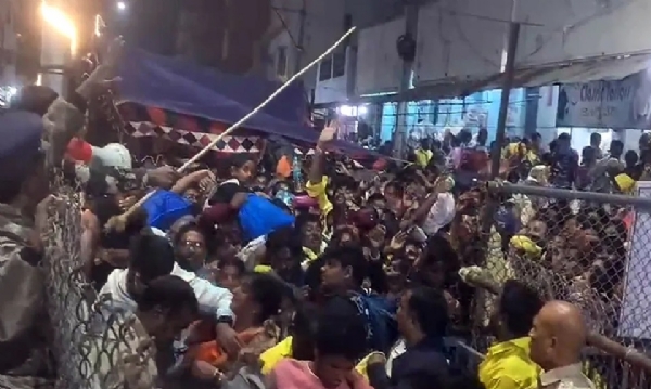 Surging crowds of devotees at Tirupati Surging crowds of devotees at Tirupati