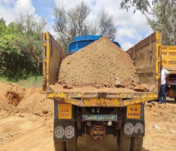 மணல் திருட்டு வழக்கில் திமுக நிர்வாகி கைது - 40 மூட்டை மணல் பறிமுதல் மணல் திருட்டு வழக்கில் திமுக நிர்வாகி கைது - 40 மூட்டை மணல் பறிமுதல்