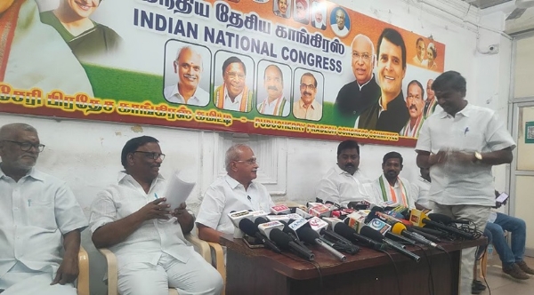 புதுச்சேரி அரசு முழு ஆதரவுடன் போலி மருந்து கடத்தல் நடக்கிறது - வைத்திலிங்கம் எம்.பி குற்றச்சாட்டு புதுச்சேரி அரசு முழு ஆதரவுடன் போலி மருந்து கடத்தல் நடக்கிறது - வைத்திலிங்கம் எம்.பி குற்றச்சாட்டு
