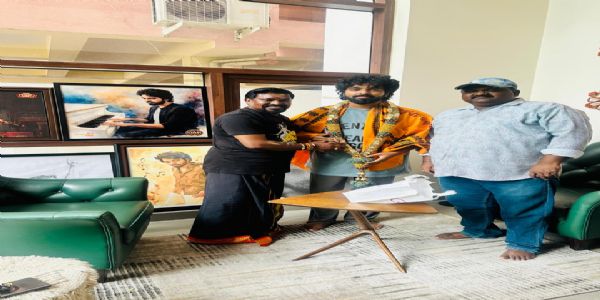 மூன்றாவது தேசிய விருது பெற்ற ஜி.வி. பிரகாஷ்குமார் - காசு மாலை அணிவித்து வாழ்த்து தெரிவித்த பாடகர் வேல்முருகன்...!