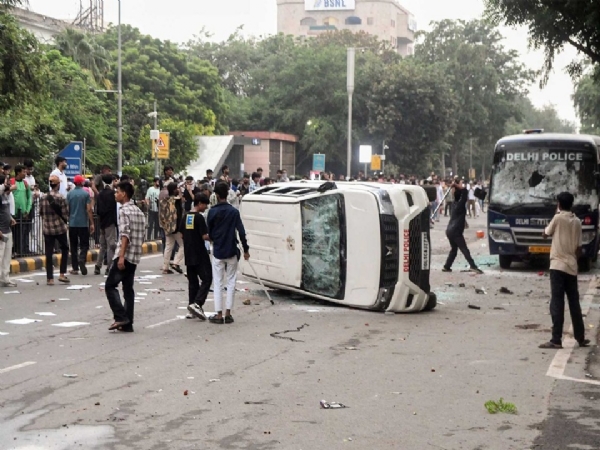சிஜேபி போராட்டத்தில் வன்முறை -  டெல்லி போலீசார் வழக்குப்பதிவு