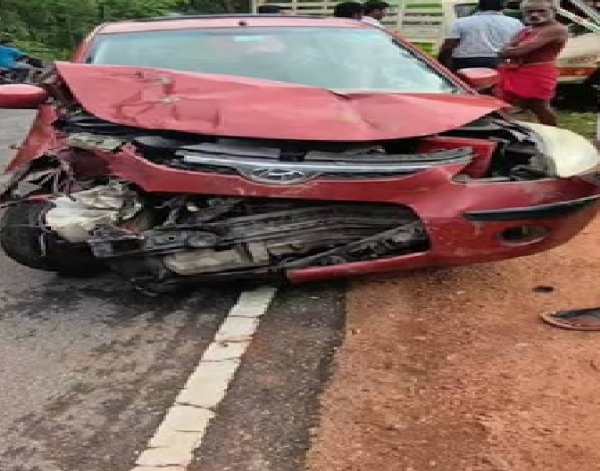 கட்டுப்பாட்டை இழந்த சொகுசு கார் விபத்து - சட்ட ஆலோசகர் படுகாயம் கட்டுப்பாட்டை இழந்த சொகுசு கார் விபத்து - சட்ட ஆலோசகர் படுகாயம்