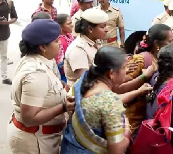 சென்னையில் ஆளுநர் மாளிகை முற்றுகை - பெண்கள் கூட்டமைப்பினர் கைது சென்னையில் ஆளுநர் மாளிகை முற்றுகை - பெண்கள் கூட்டமைப்பினர் கைது