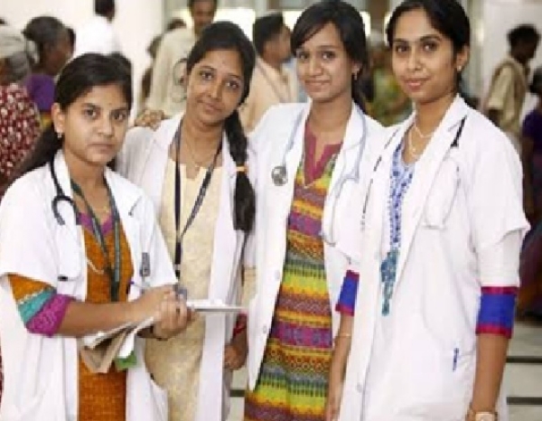 தமிழ்நாட்டில் மருத்துவப் படிப்புகளுக்கு 70 ஆயிரத்து 485 பேர் விண்ணப்பம் - தரவரிசைப் பட்டியல் விரைவில் வெளியீடு தமிழ்நாட்டில் மருத்துவப் படிப்புகளுக்கு 70 ஆயிரத்து 485 பேர் விண்ணப்பம் - தரவரிசைப் பட்டியல் விரைவில் வெளியீடு