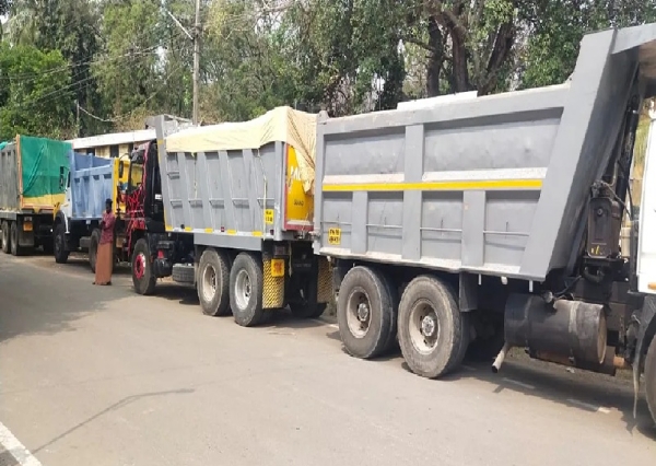 தென்காசியிலிருந்து கேரளாவுக்கு கனிம வளங்கள் கடத்தல் - நடவடிக்கை எடுக்க பொதுமக்கள் வலியுறுத்தல் தென்காசியிலிருந்து கேரளாவுக்கு கனிம வளங்கள் கடத்தல் - நடவடிக்கை எடுக்க பொதுமக்கள் வலியுறுத்தல்