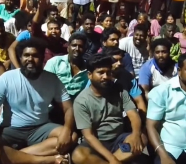 காஞ்சிபுரம் அருகே தொடர் மின்வெட்டு - அதிருப்தியில் பொதுமக்கள் சாலை மறியல் காஞ்சிபுரம் அருகே தொடர் மின்வெட்டு - அதிருப்தியில் பொதுமக்கள் சாலை மறியல்
