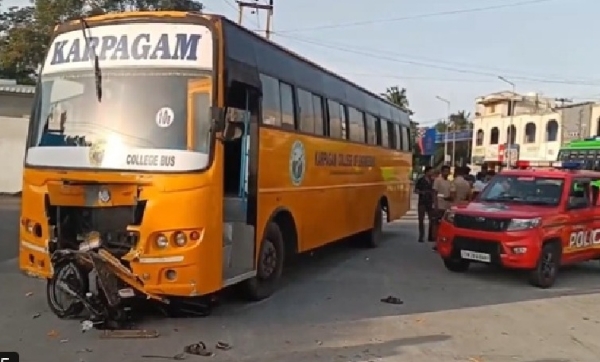 திருப்பூரில் கல்லூரி பேருந்து மோதி ஒருவர் பலி - இளம்பெண் படுகாயம் திருப்பூரில் கல்லூரி பேருந்து மோதி ஒருவர் பலி - இளம்பெண் படுகாயம்