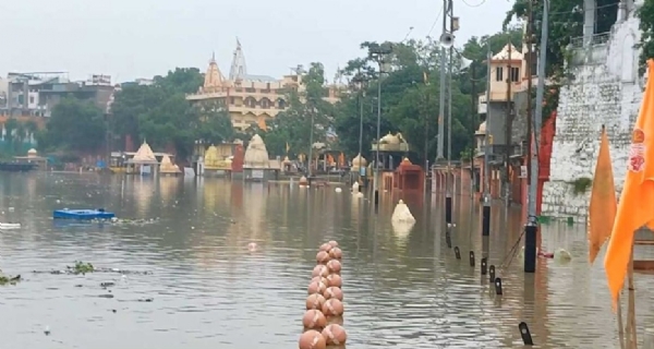 உஜ்ஜைனியில் கனமழை - வெள்ளத்தில் மூழ்கிய கோயில்கள் உஜ்ஜைனியில் கனமழை - வெள்ளத்தில் மூழ்கிய கோயில்கள்
