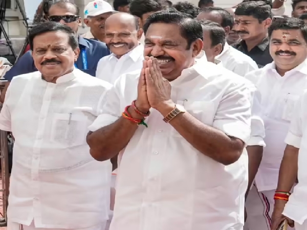 எடப்பாடி பழனிசாமிக்கு ஆதரவு தெரிவித்து திரண்ட புதுக்கோட்டை அதிமுக நிர்வாகிகள் எடப்பாடி பழனிசாமிக்கு ஆதரவு தெரிவித்து திரண்ட புதுக்கோட்டை அதிமுக நிர்வாகிகள்