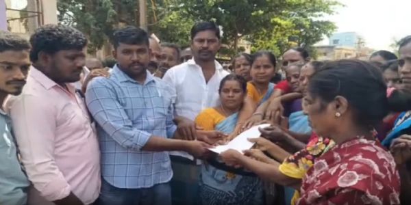 மதுபான கடை அமைப்பதற்கு எதிர்ப்பு தெரிவித்து இடையக்குறிச்சி கிராம மக்கள் திடீர் சாலை மறியல்