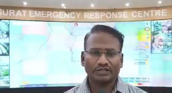 வங்கக் கடலில் உருவான புயல் நெருங்குவதால் சூரத்தில் ரெட் அலர்ட் - தயார் நிலையில் மீட்பு குழுக்கள் வங்கக் கடலில் உருவான புயல் நெருங்குவதால் சூரத்தில் ரெட் அலர்ட் - தயார் நிலையில் மீட்பு குழுக்கள்