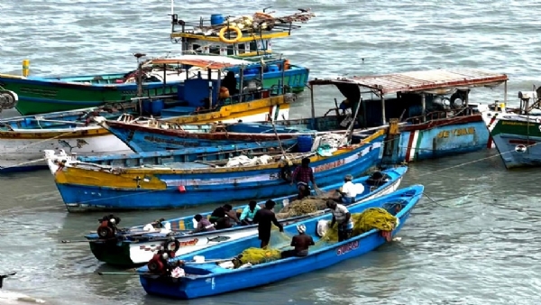 Ramanathapuram fishermen set sail for fishing t Ramanathapuram fishermen set sail for fishing t