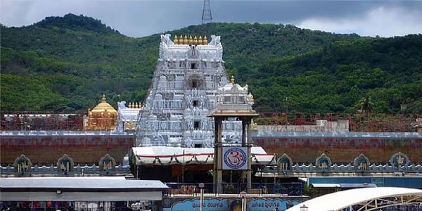 திருமலையில் மிதமான கூட்டம் - ஸ்ரீவாரி தரிசனத்துக்கு 15 மணி நேரம் காத்திருப்பு