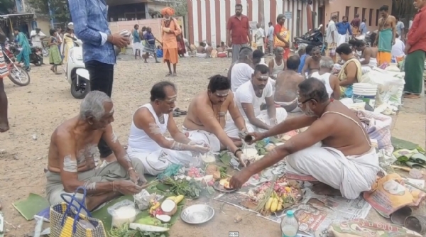 ஆடி அமாவாசை - தமிழகம் முழுவதும் லட்சக்கணக்கான பக்தர்கள் புனித நீராடி வழிபாடு ஆடி அமாவாசை - தமிழகம் முழுவதும் லட்சக்கணக்கான பக்தர்கள் புனித நீராடி வழிபாடு
