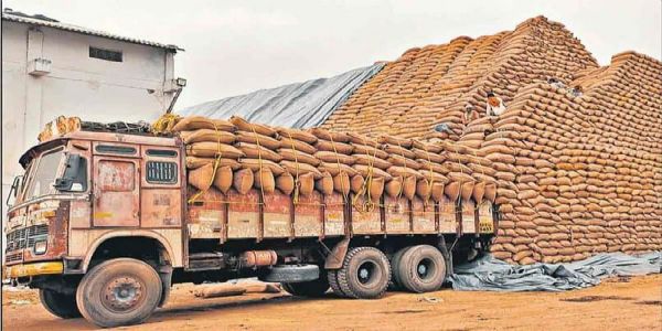 தெலுங்கானாவில் அரிசி ஆலைகளில் அதிரடி சோதனை - ரூ.700 கோடி நெல் நிலுவை மீட்பு